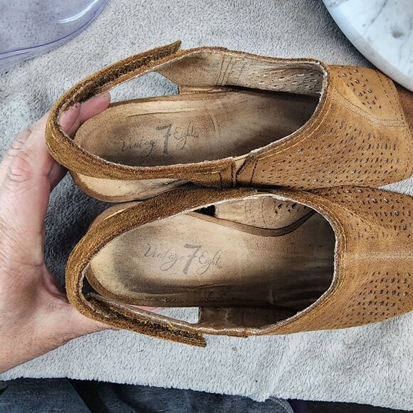 Vintage 7 Eight Womens Size 8 Lenora Brown Perforated Suede Heeled Sandals *GUC* - Picture 10 of 13